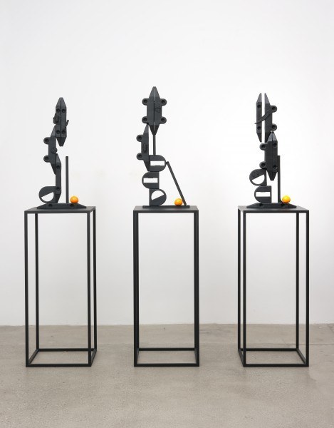 Erik Frydenborg, Memorized Structure with Orange, Orange with Memorized Structure, Structure with Memorized Orange, 2012. Patinated aluminum, synthetic fruit, 3 parts.
Installation view, dimensions variable.